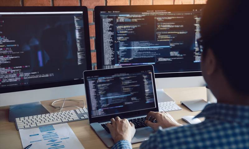 数据科学选型:R与Python如何赋能威县网站建设?